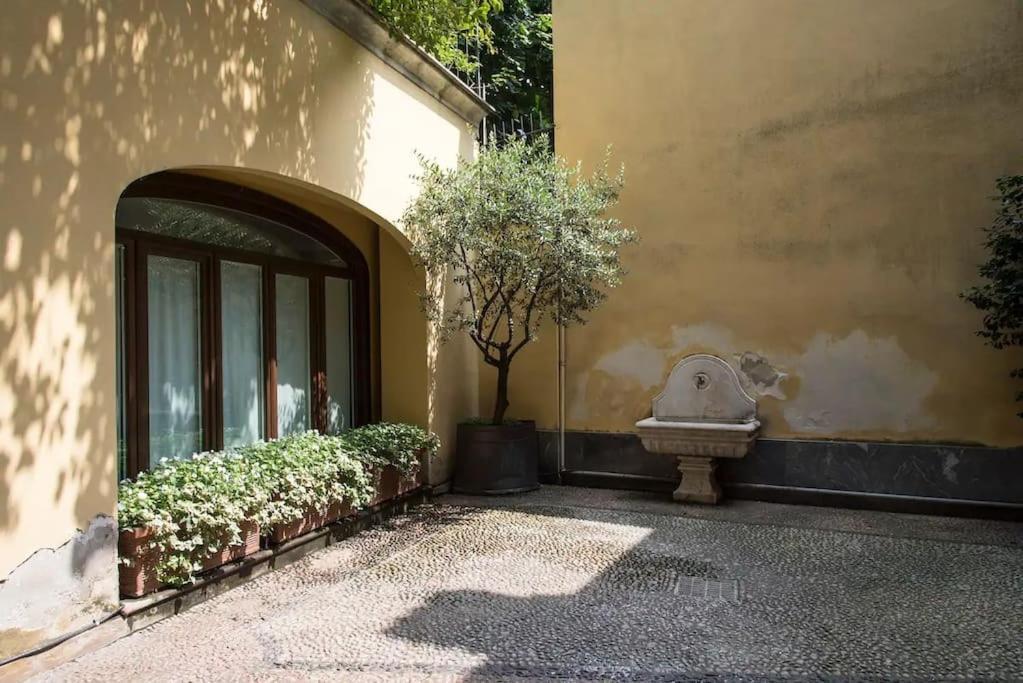 Hidden Retreat - Duomo Apartment มิลาน ภายนอก รูปภาพ