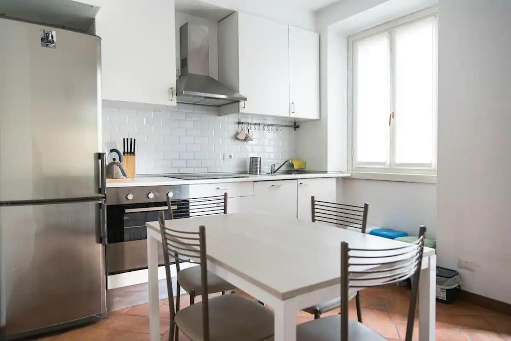 Hidden Retreat - Duomo Apartment มิลาน ภายนอก รูปภาพ
