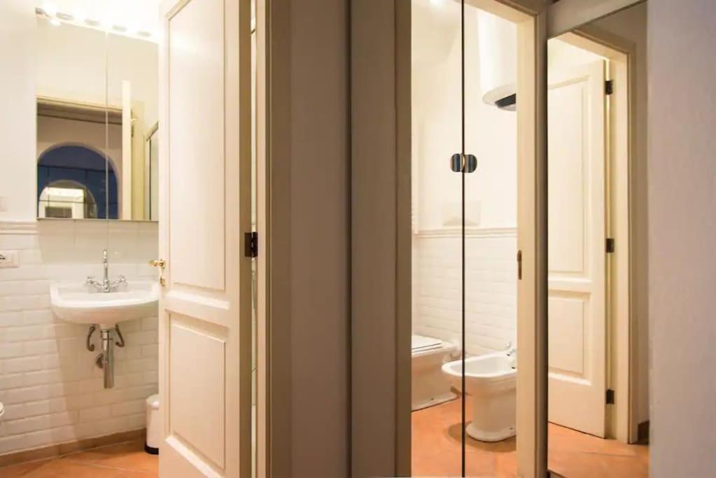 Hidden Retreat - Duomo Apartment มิลาน ภายนอก รูปภาพ