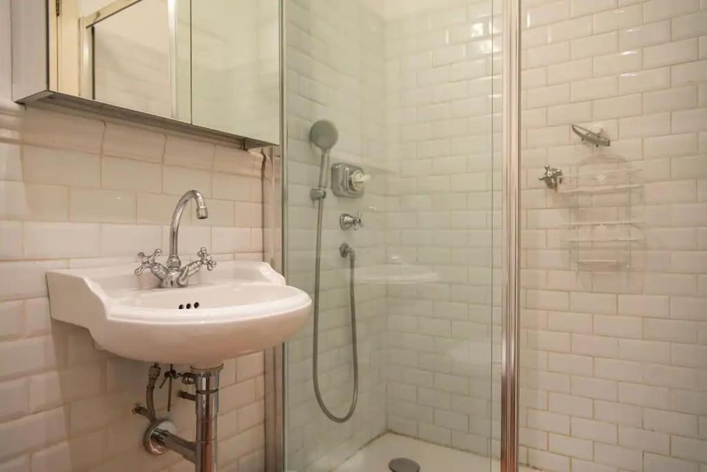 Hidden Retreat - Duomo Apartment มิลาน ภายนอก รูปภาพ